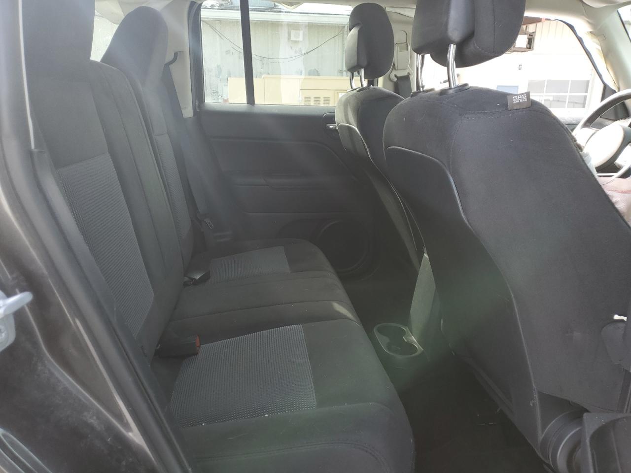 2015 Jeep Liberty (Patriot) - Image 11