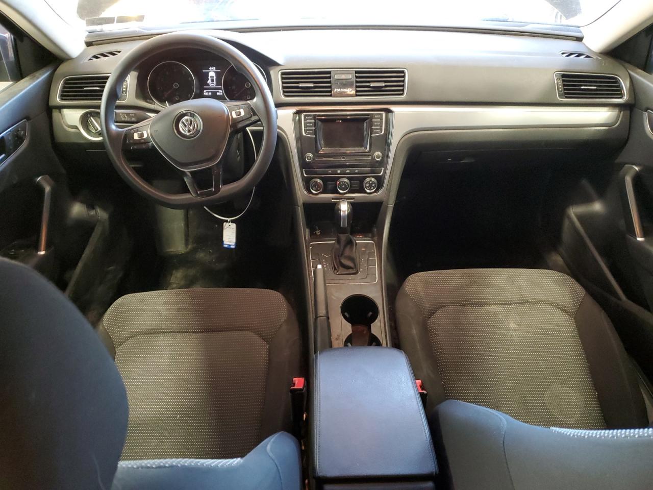 2018 Volkswagen Passat - Image 8