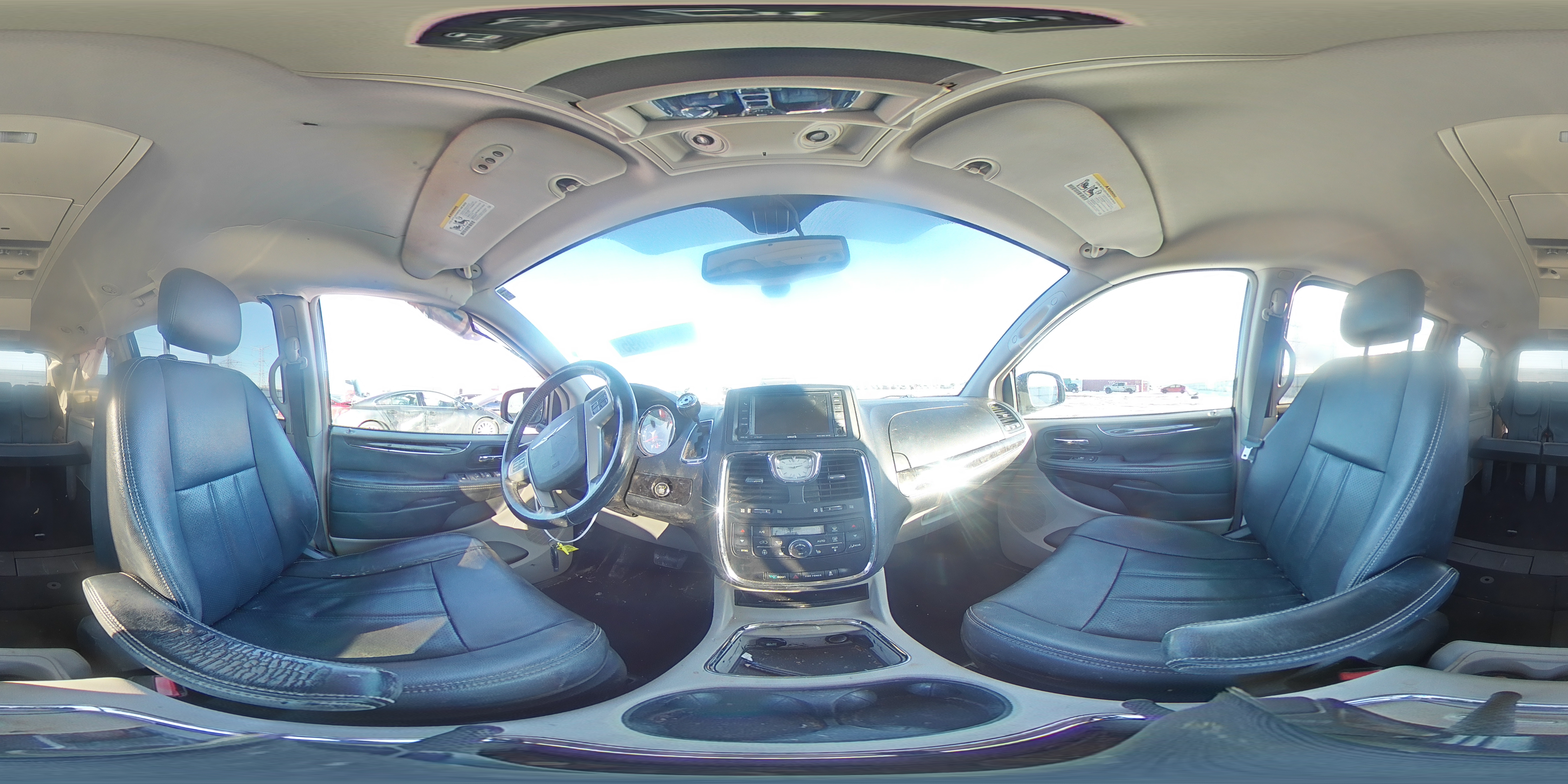 2014 Chrysler Town & Country - Image 13