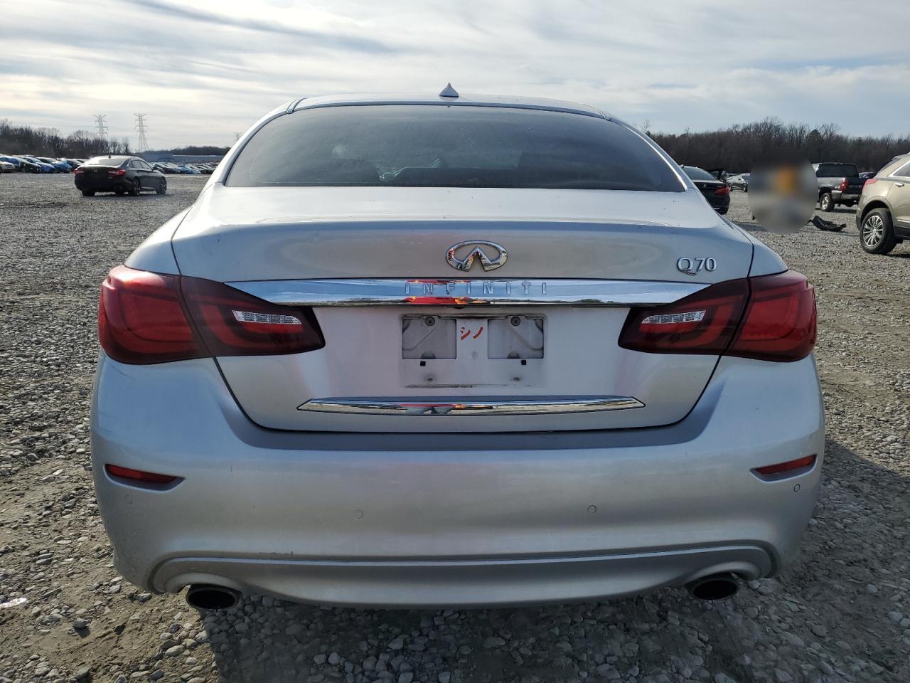 2017 Infiniti Q70 - Image 6