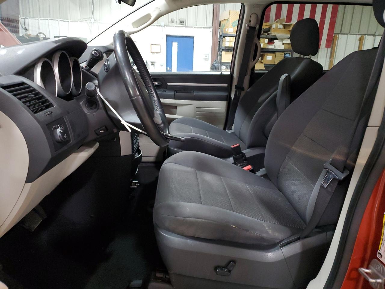 2008 Dodge Caravan - Image 7