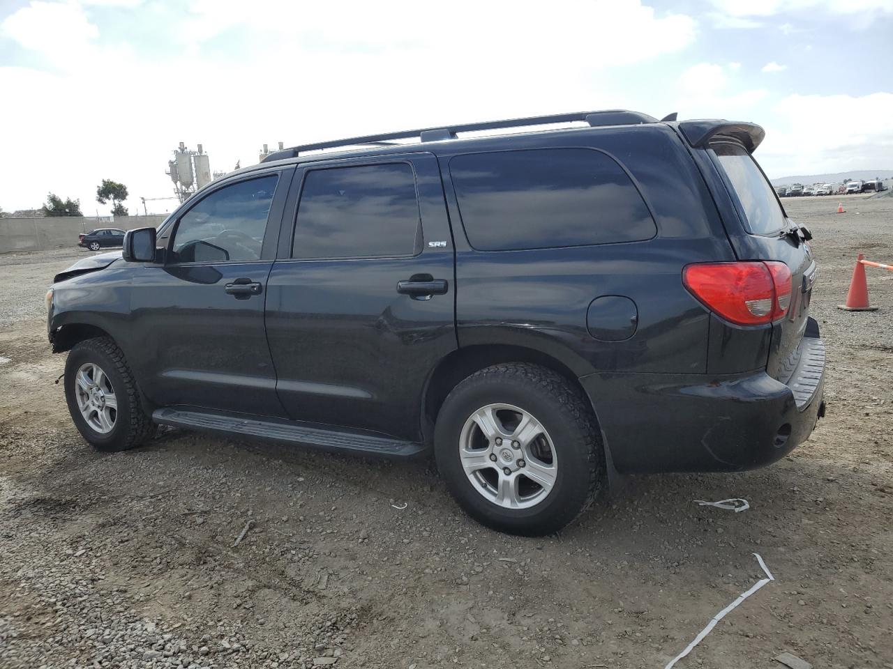 2016 Toyota Sequoia - Image 2