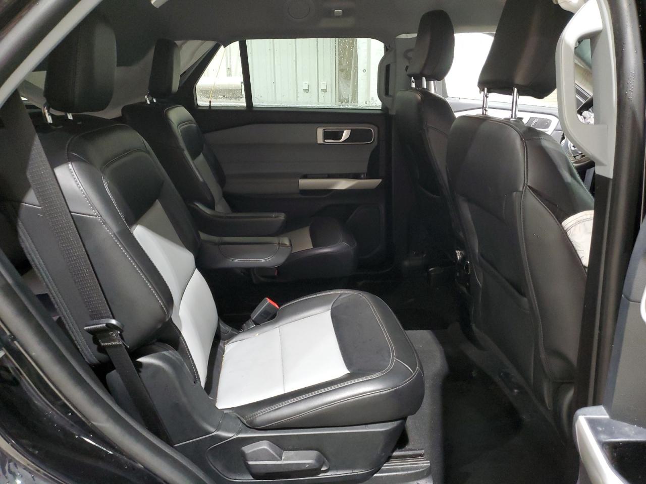 2022 Ford Explorer - Image 11