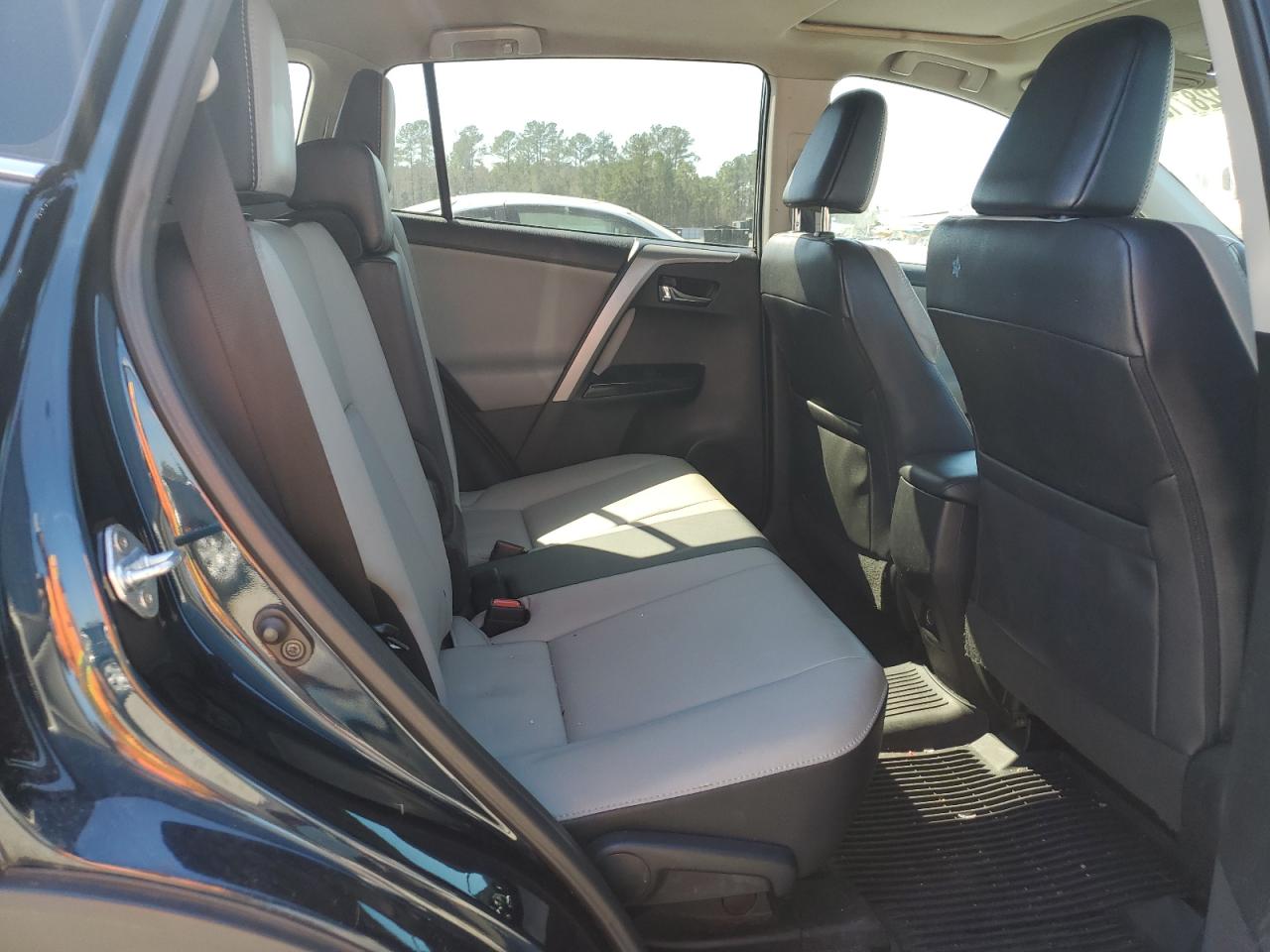 2017 Toyota RAV 4 - Image 11