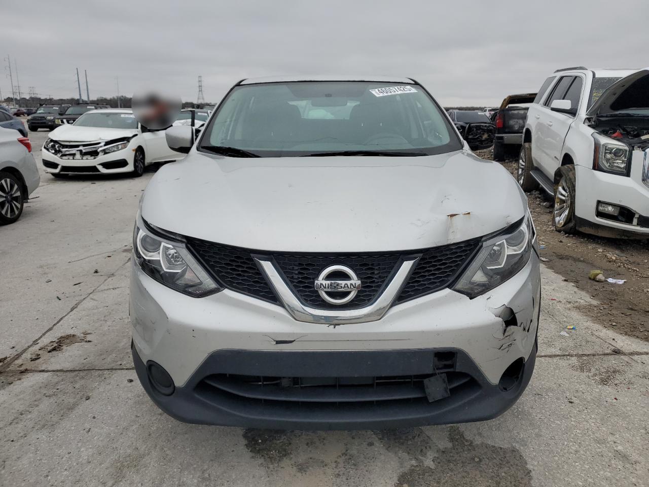 2017 Nissan Rogue - Image 5