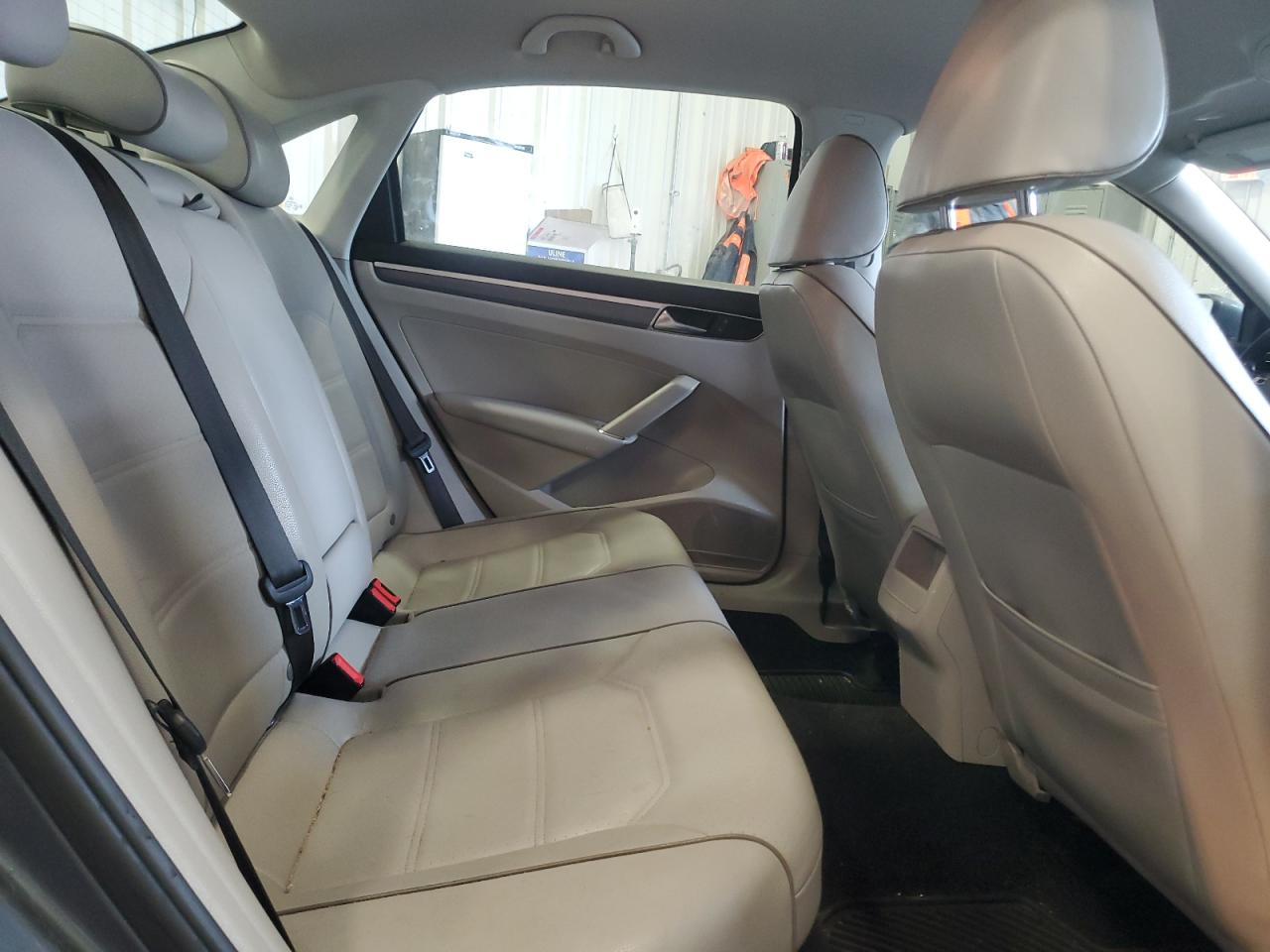 2017 Volkswagen Passat - Image 10