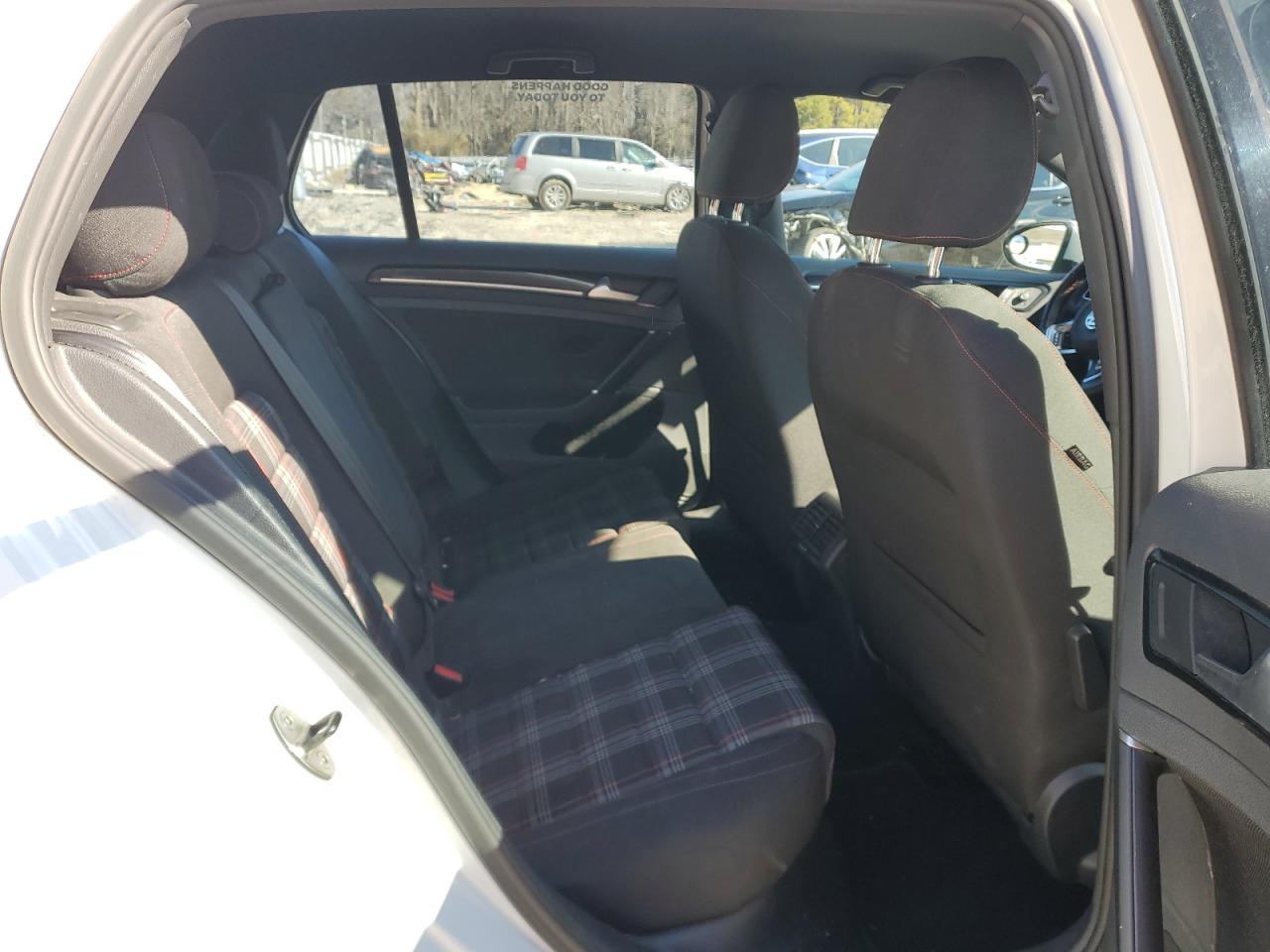 2015 Volkswagen GTI - Image 10