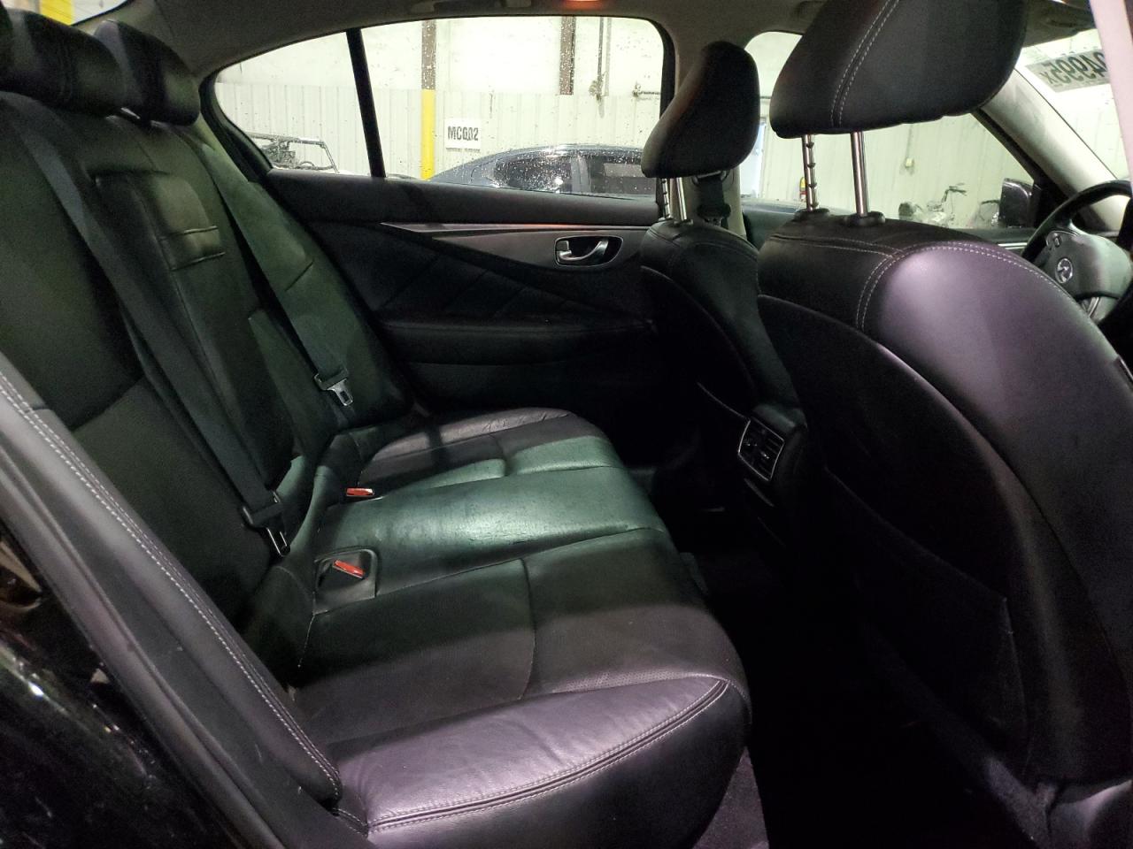 2015 Infiniti Q50 - Image 10