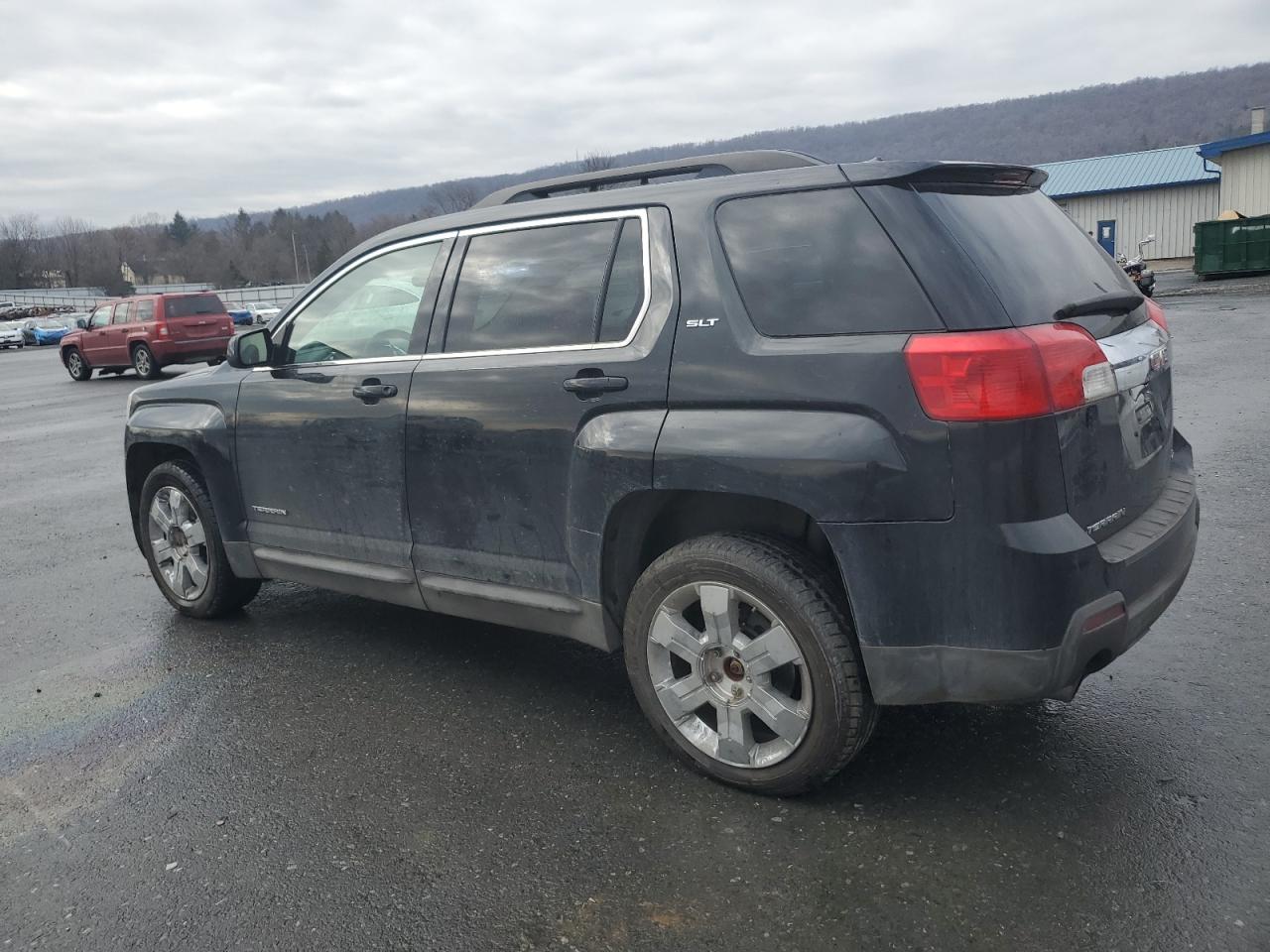 2010 GMC Terrain - Image 2