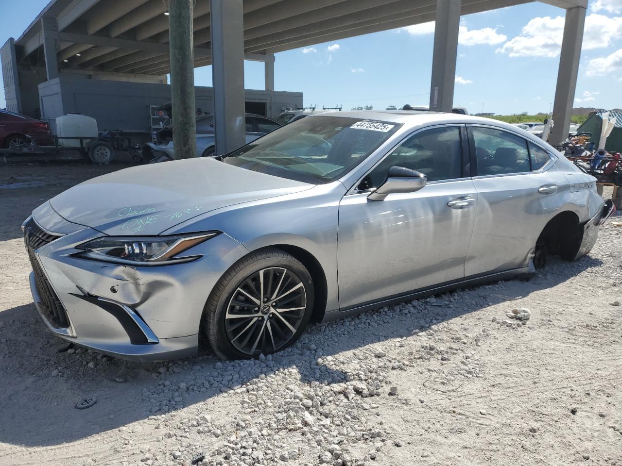 2022 Lexus ES - Image 1