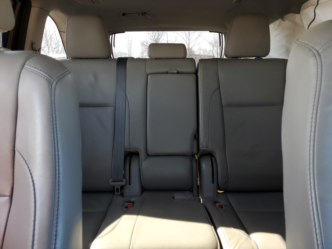 2015 Toyota Highlander - Image 10