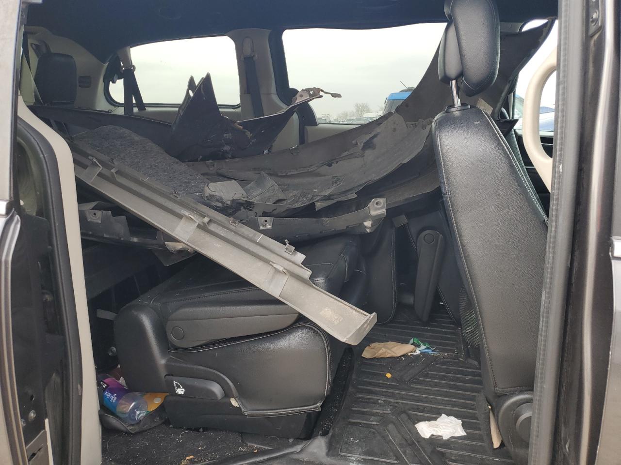 2019 Dodge Caravan - Image 11