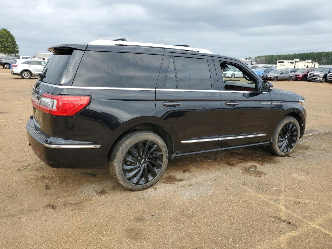 2020 Lincoln Navigator - Image 3