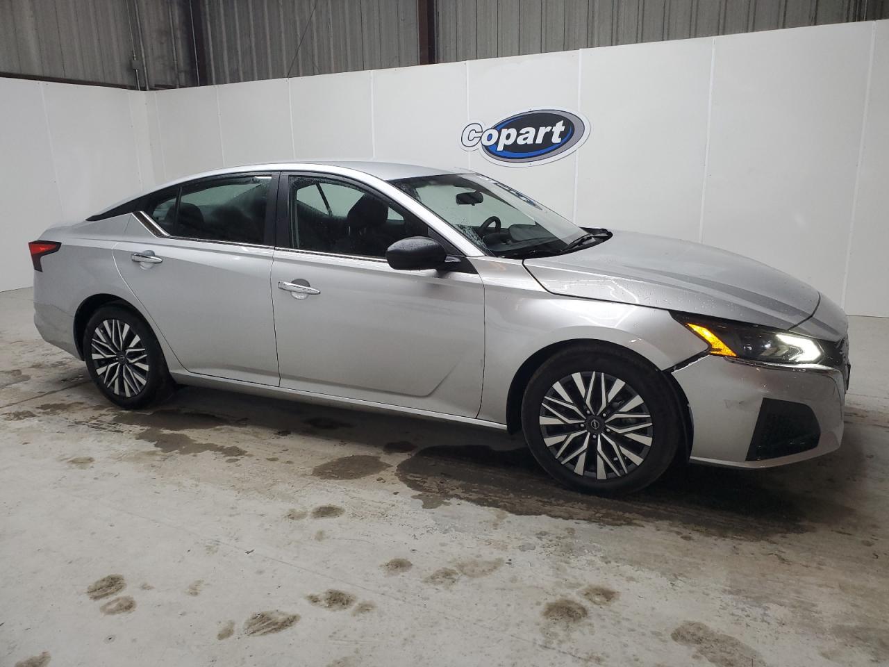 2024 Nissan Altima - Image 4