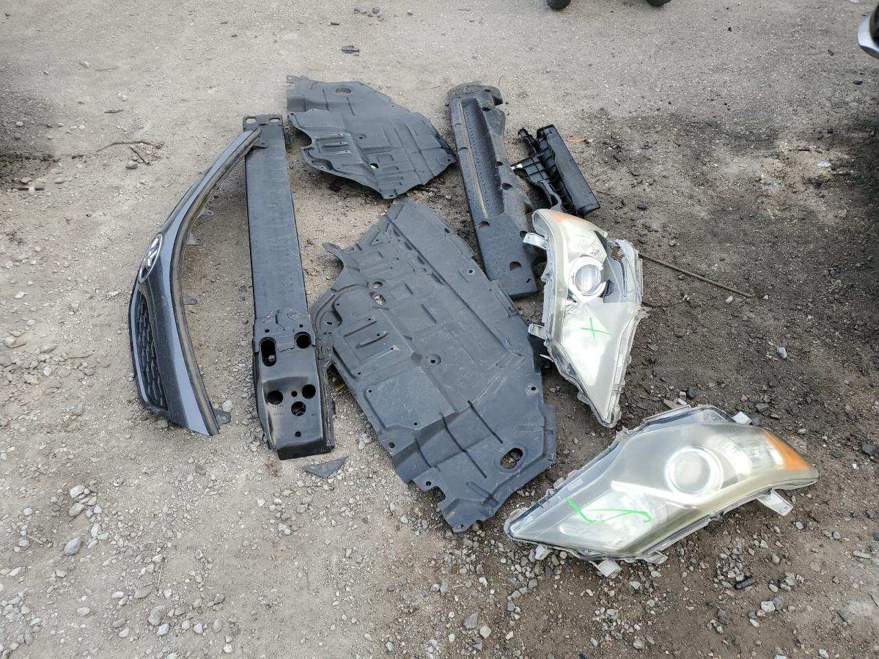 2014 Toyota Camry - Image 12