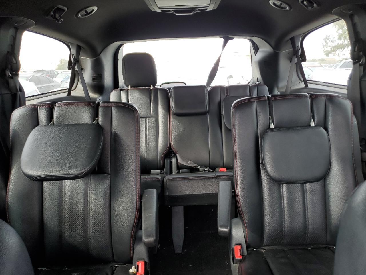 2018 Dodge Caravan - Image 10