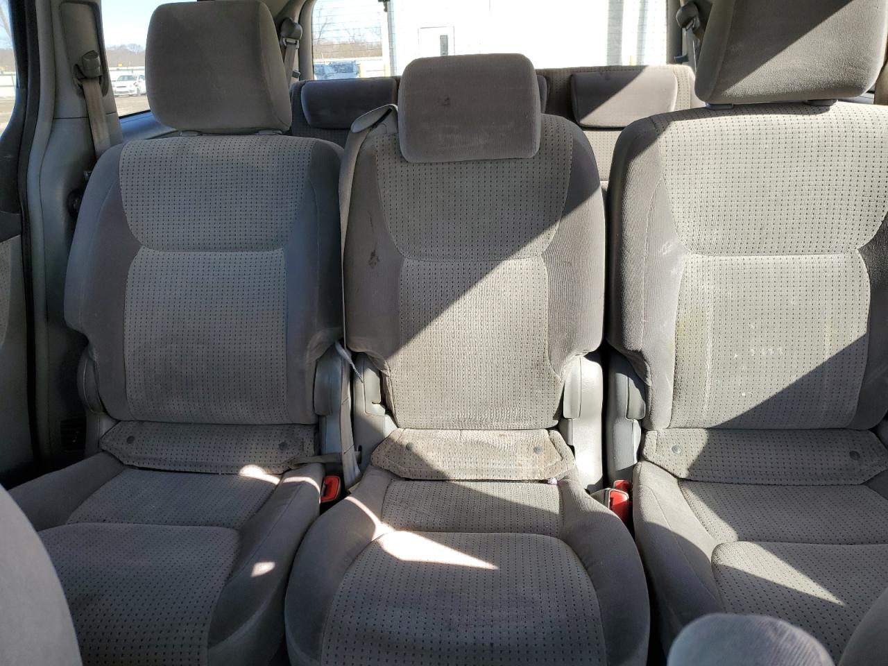 2009 Toyota Sienna - Image 10