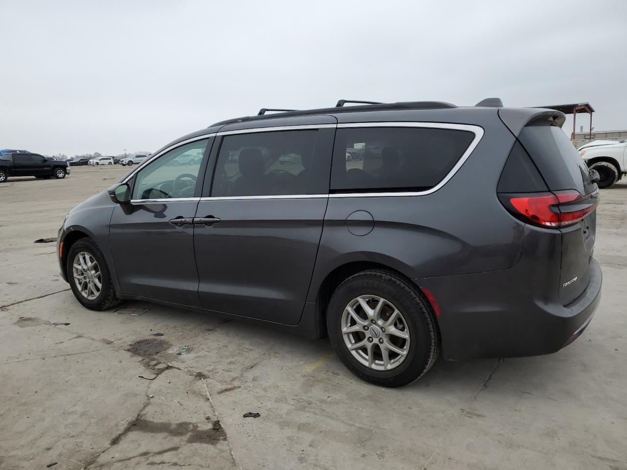 2022 Chrysler Pacifica - Image 2