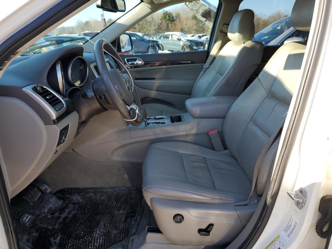 2012 Jeep Grand Cherokee - Image 7