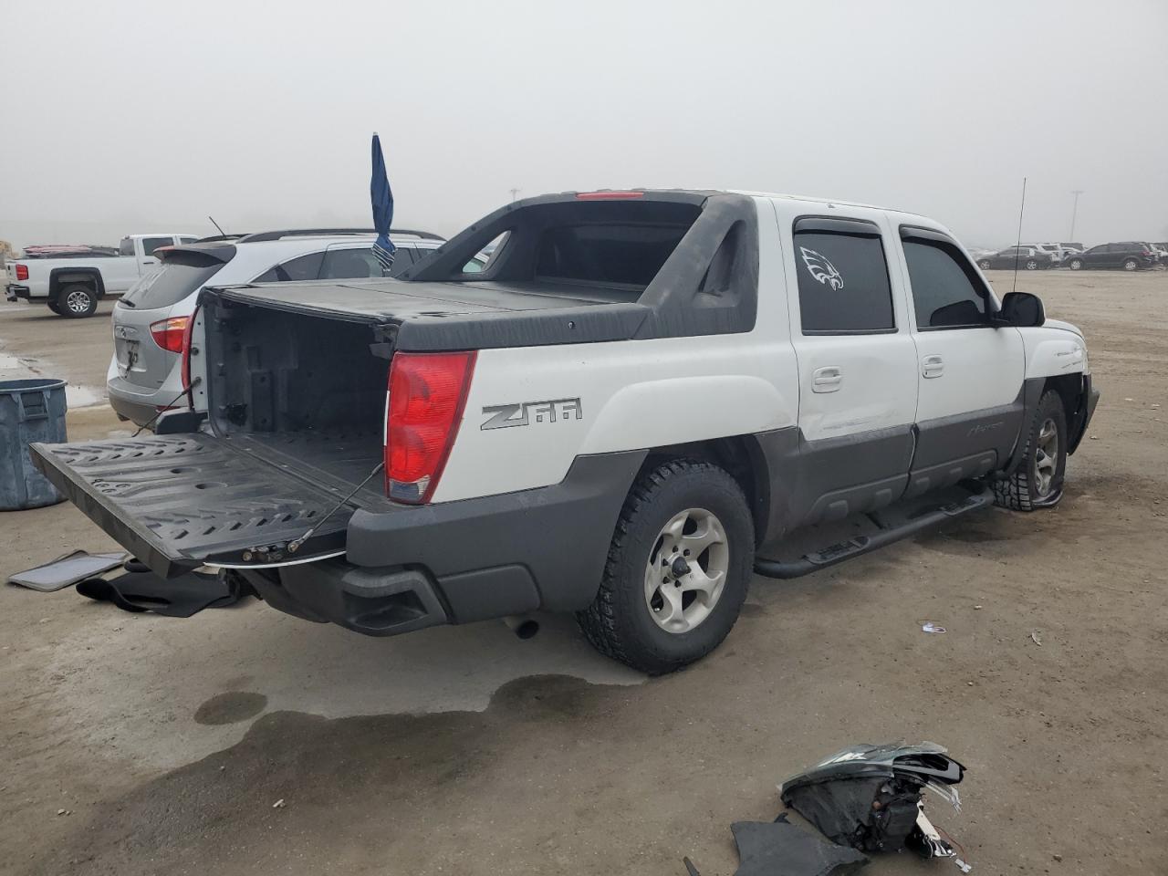 2003 Chevrolet Avalanche - Image 3