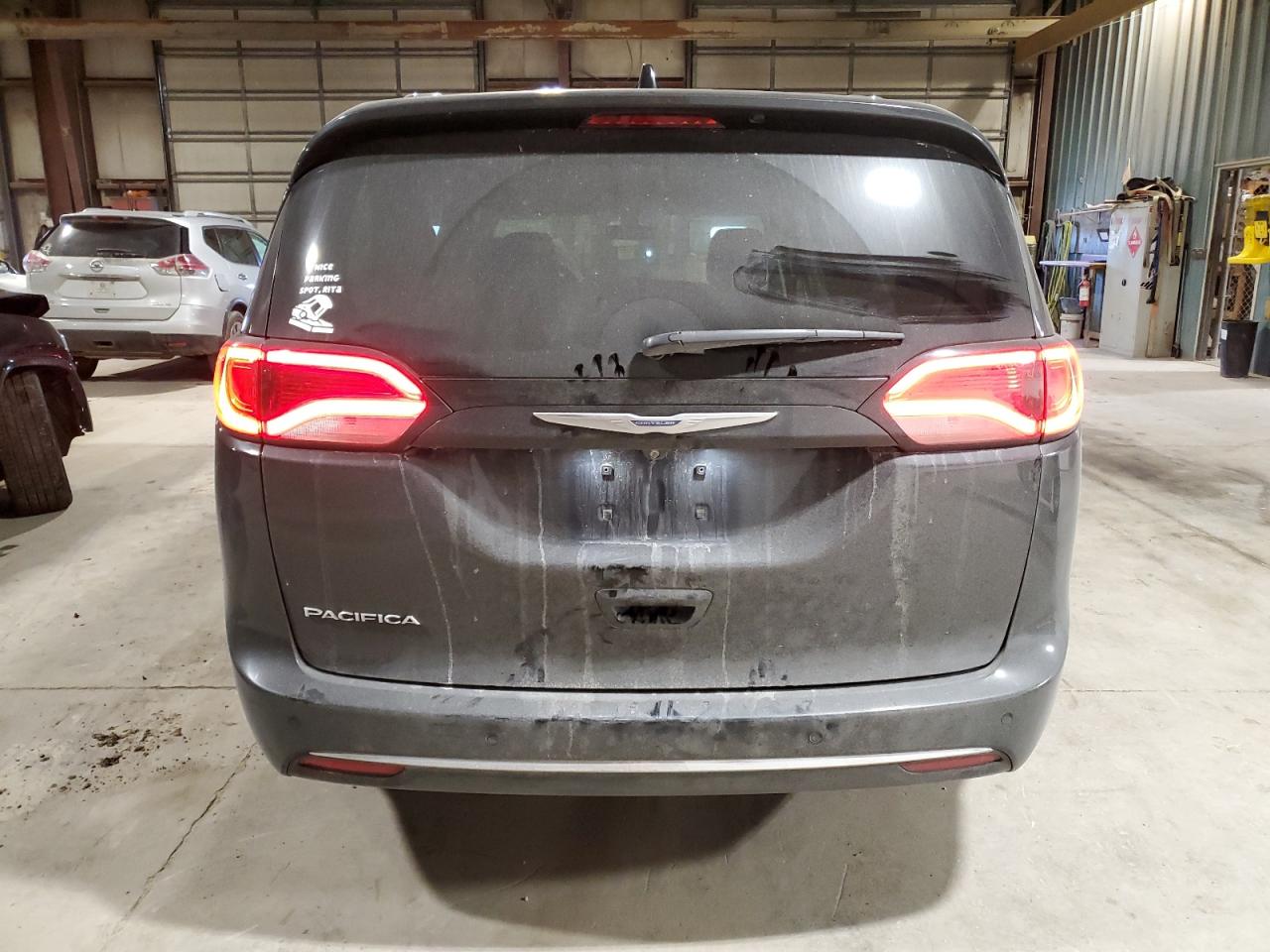 2018 Chrysler Pacifica - Image 6