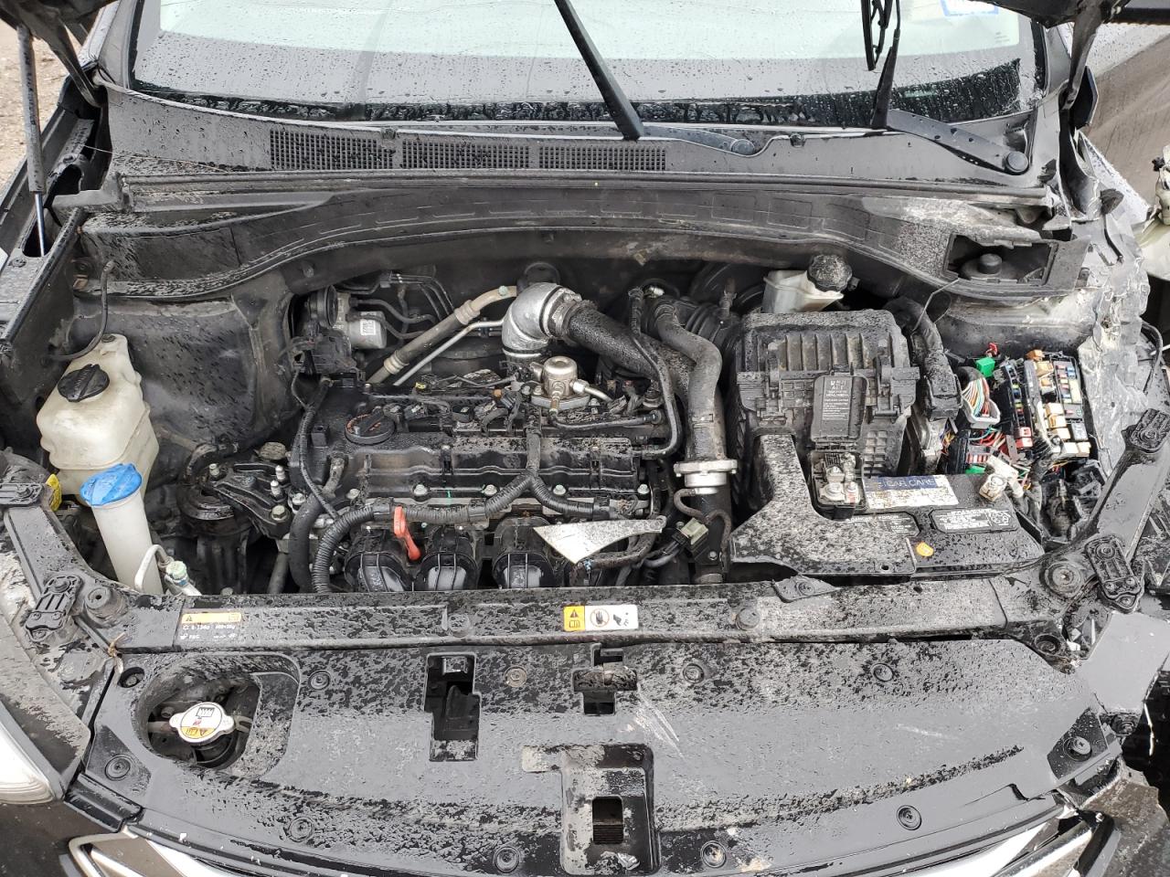 2016 Hyundai Santa Fe - Image 11