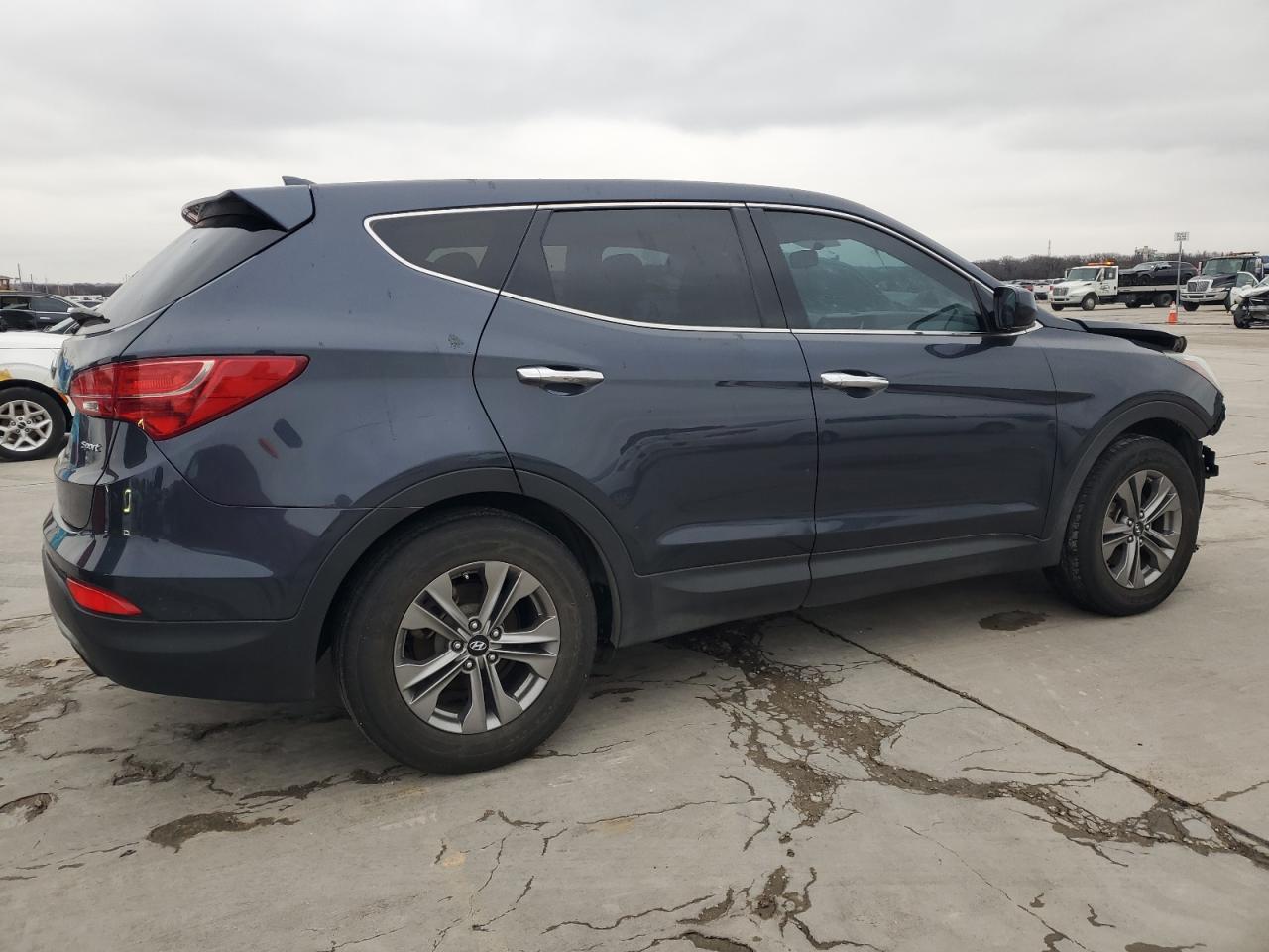 2016 Hyundai Santa Fe - Image 3