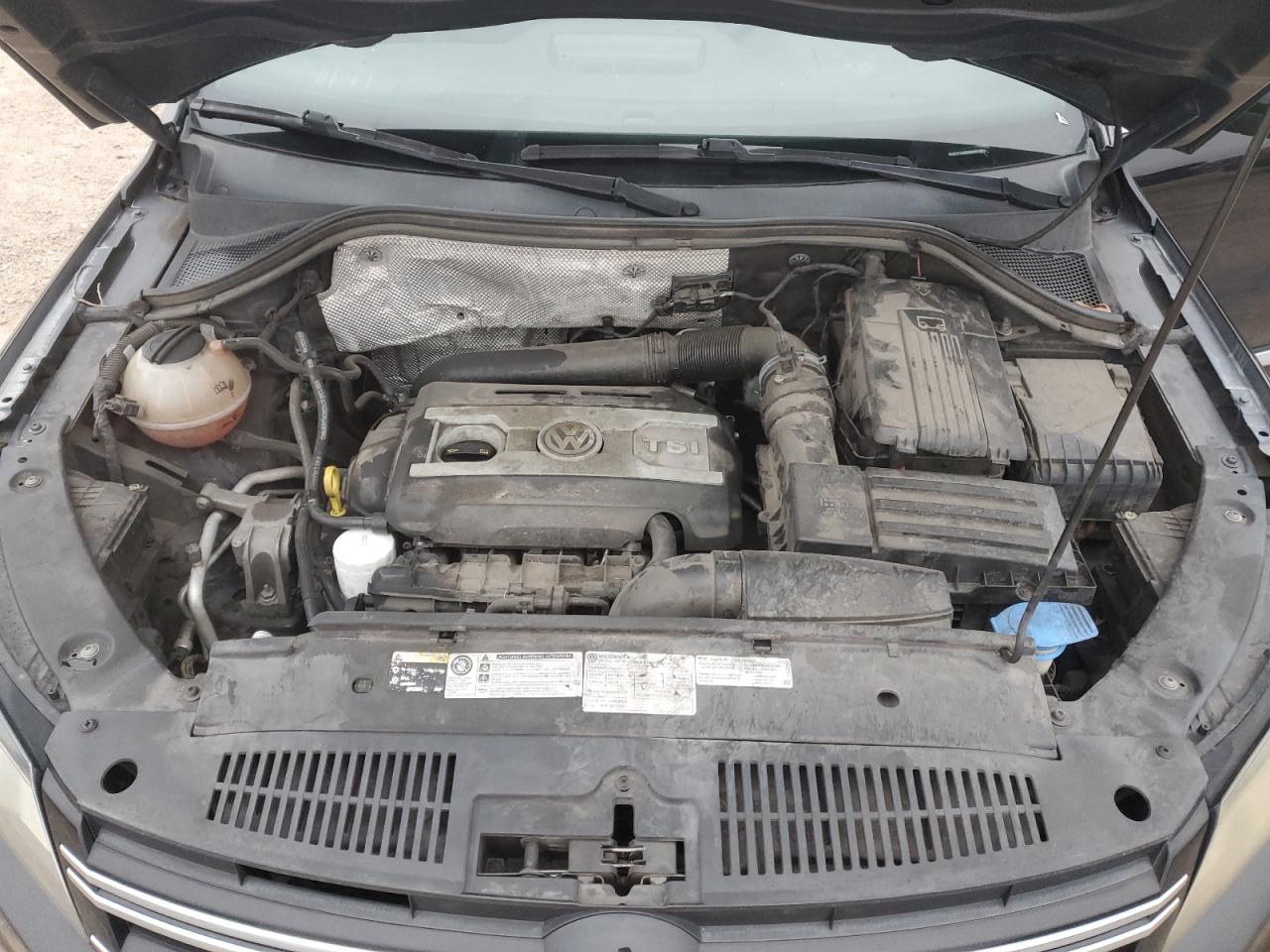 2017 Volkswagen Tiguan - Image 12