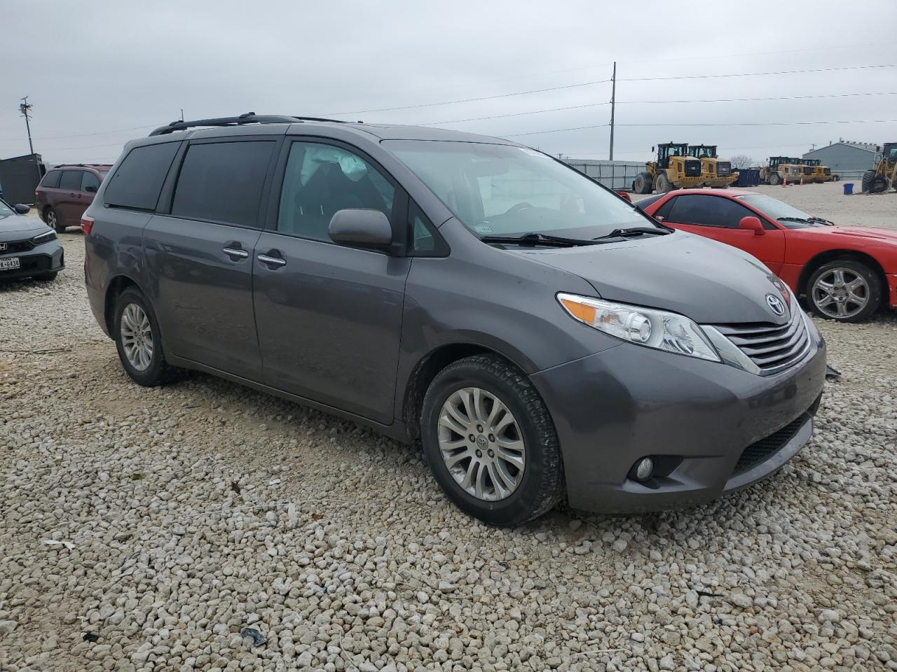 2017 Toyota Sienna - Image 4