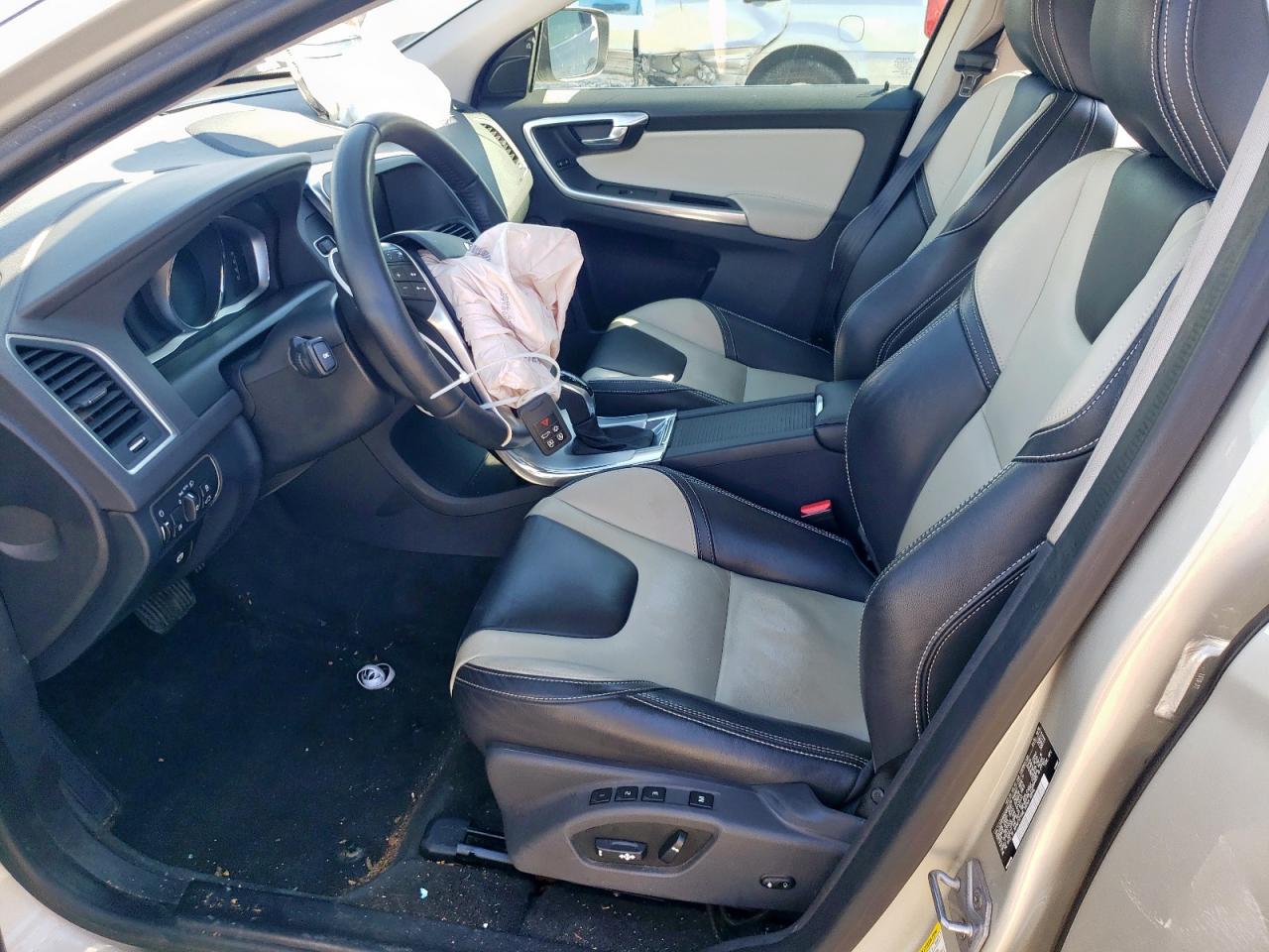 2017 Volvo XC60 - Image 7