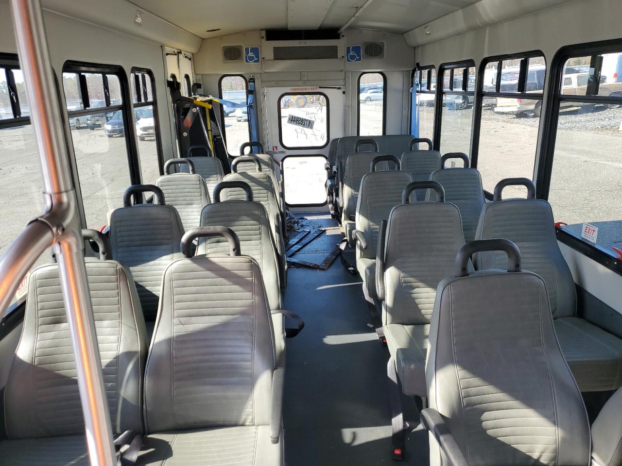 2015 Ford Econoline - Image 6