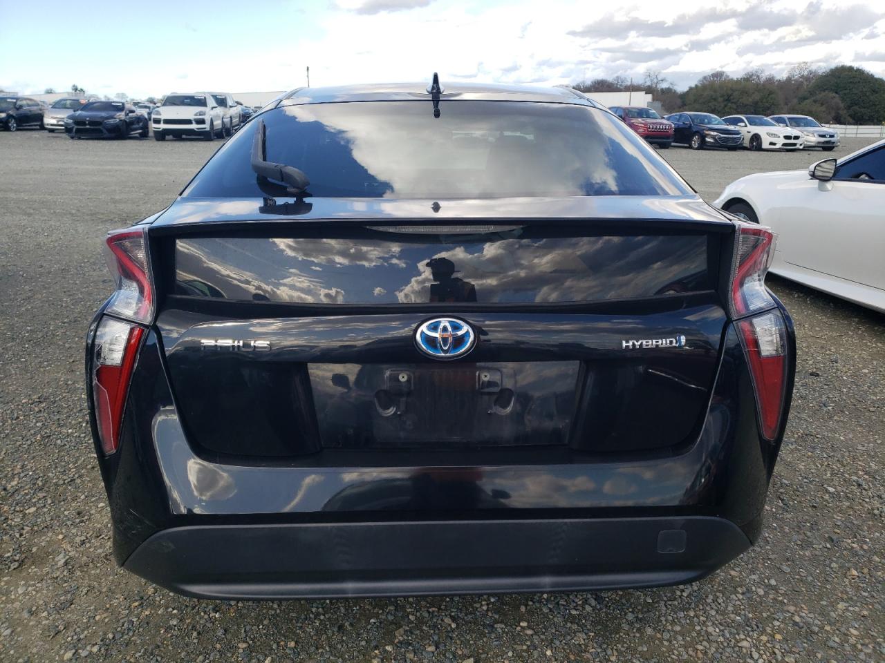 2016 Toyota Prius - Image 6