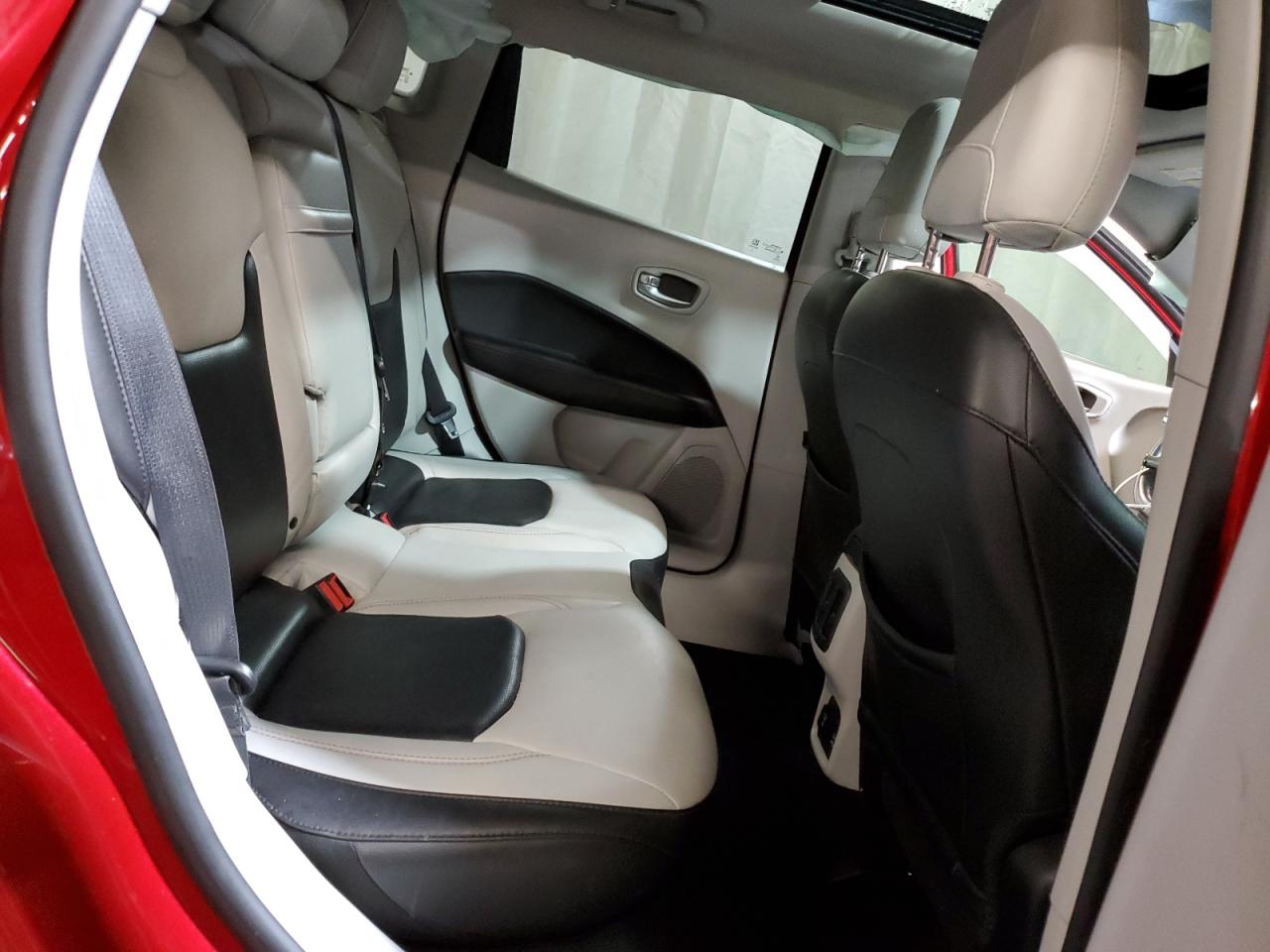 2018 Jeep Compass - Image 11