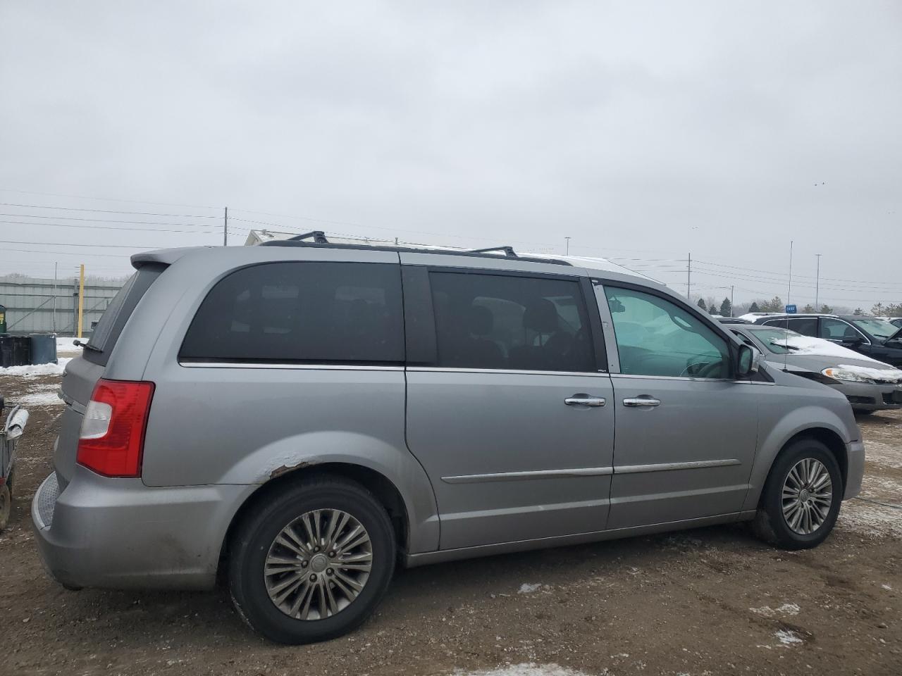 2013 Chrysler Town & Country - Image 3