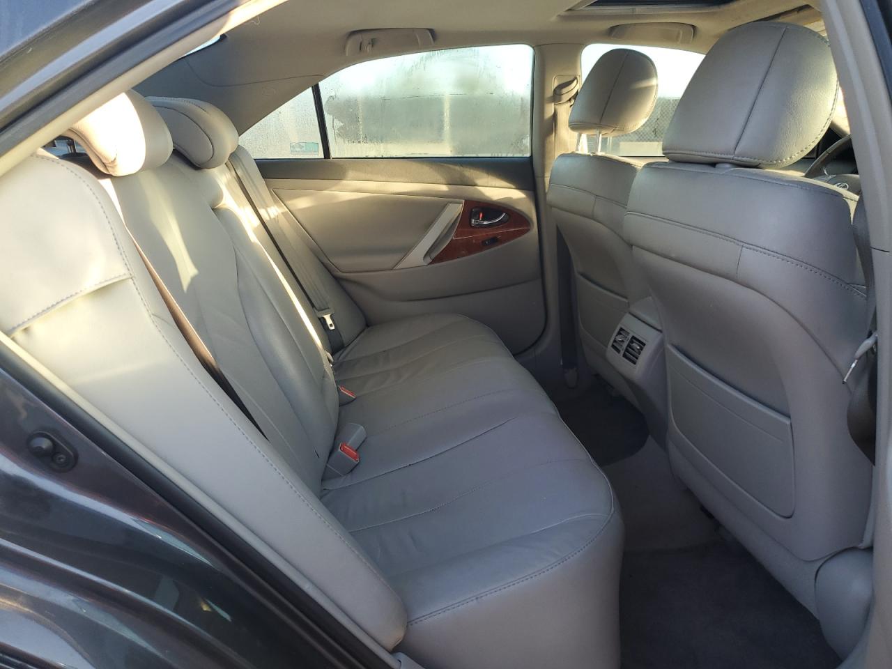 2010 Toyota Camry - Image 10