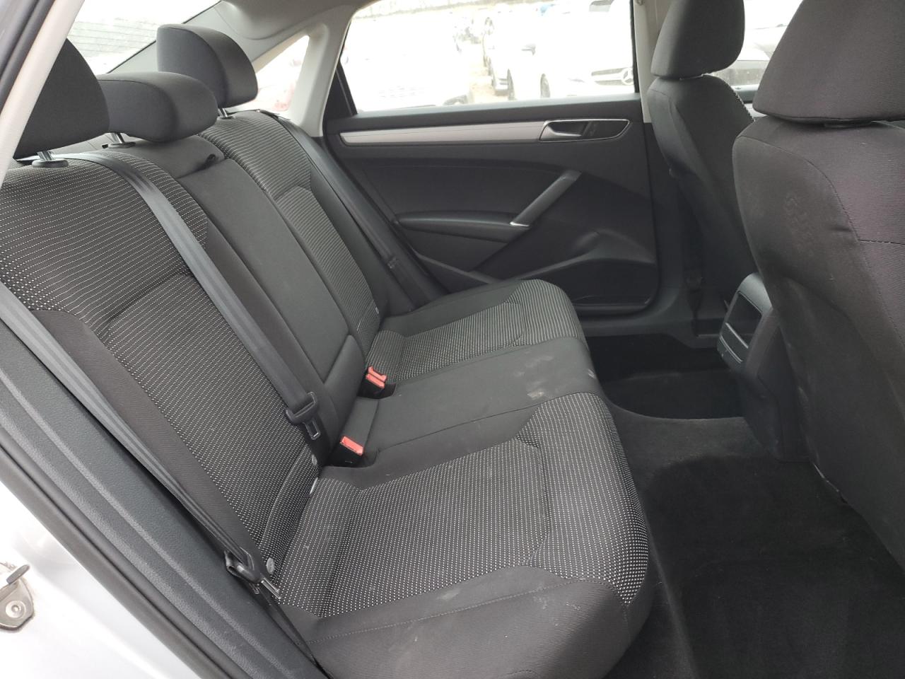 2016 Volkswagen Passat - Image 10