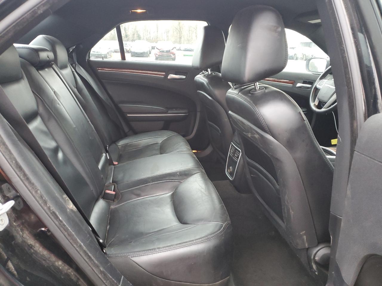 2014 Chrysler 300 - Image 10