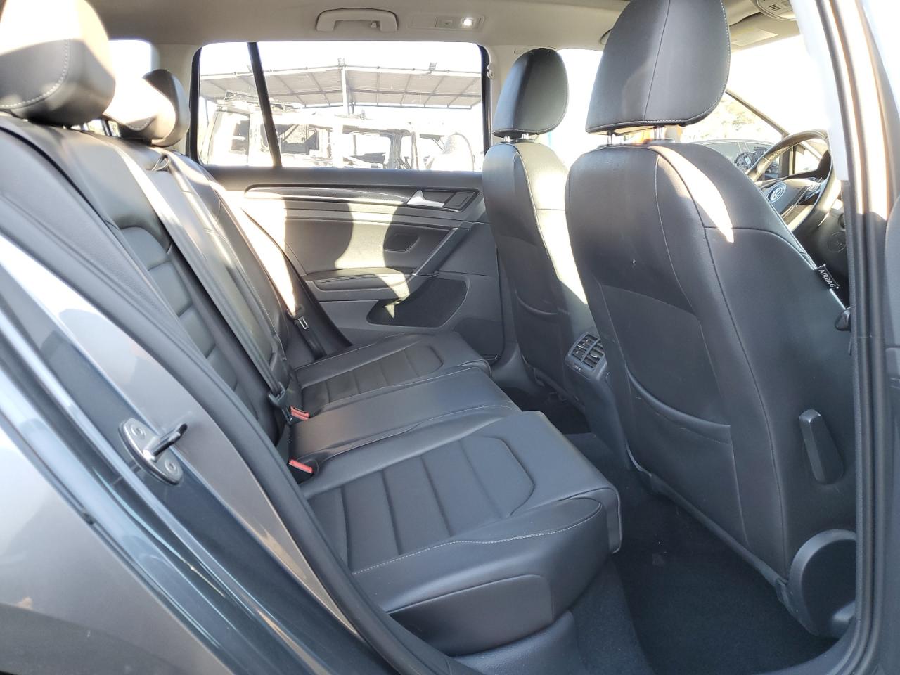 2015 Volkswagen Golf - Image 10