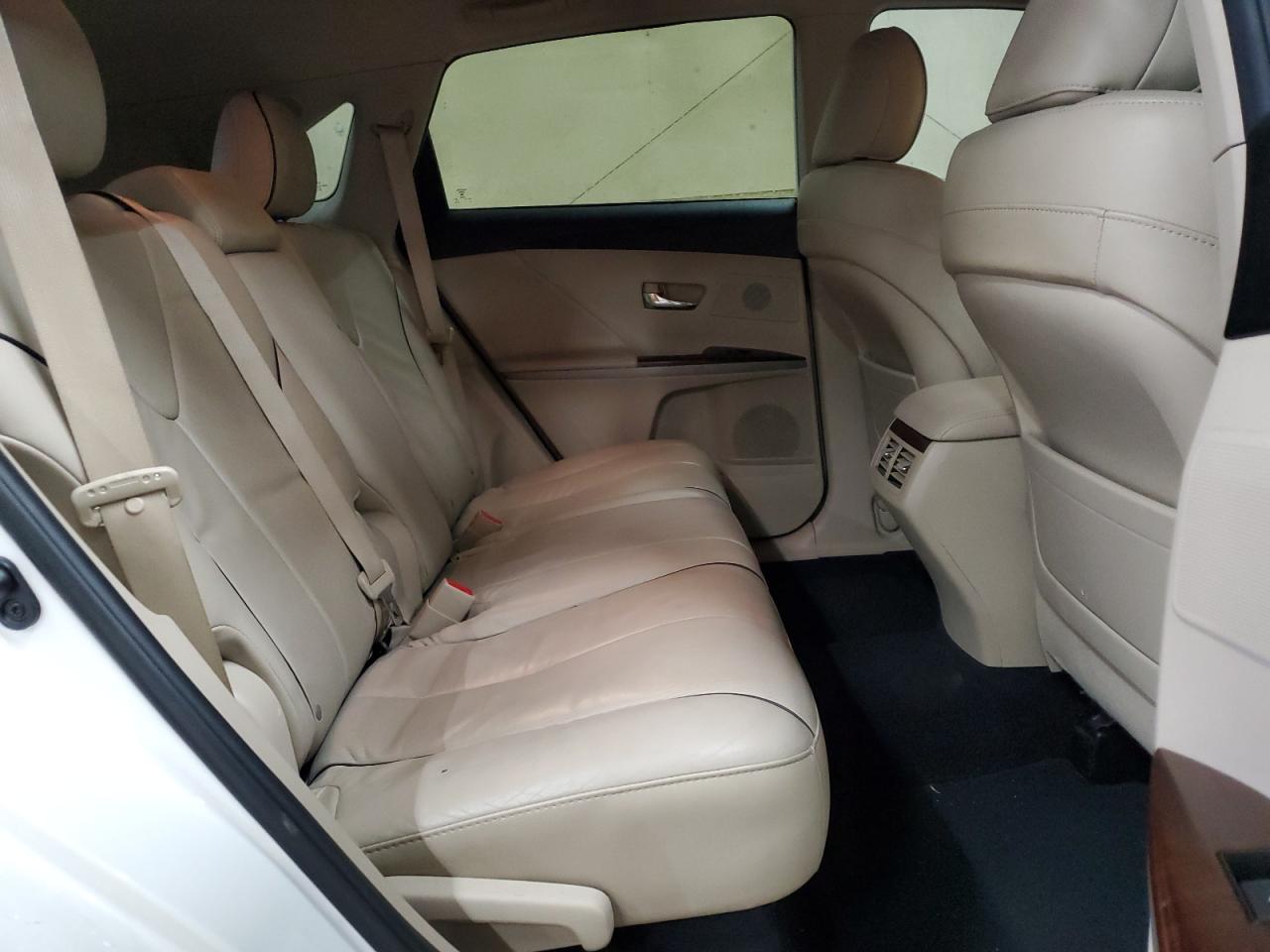 2010 Toyota Venza - Image 11