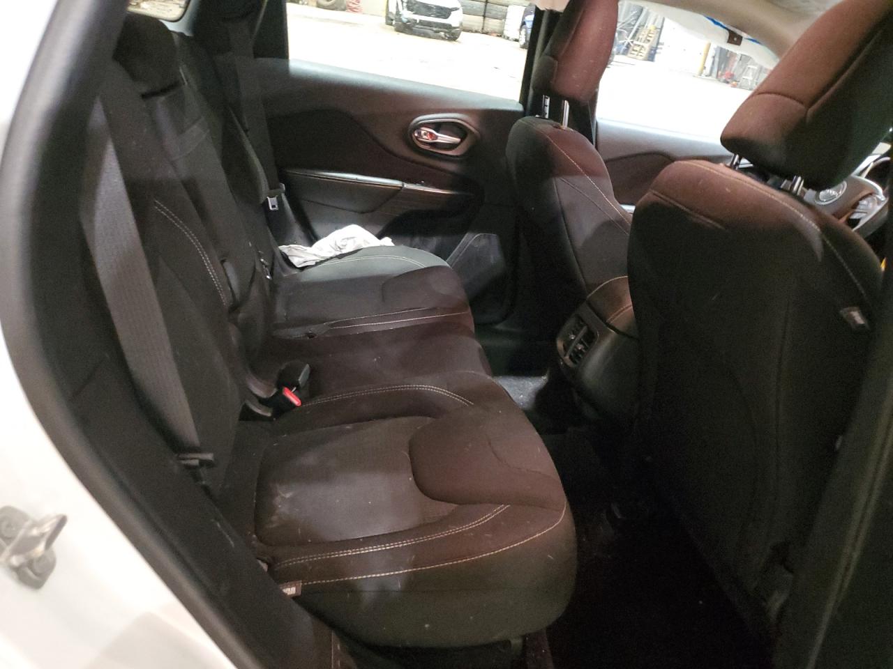2016 Jeep Grand Cherokee - Image 11