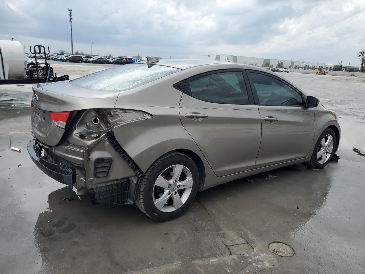 2013 Hyundai Elantra - Image 3