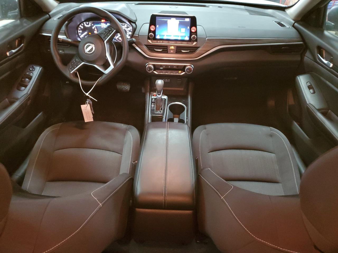 2024 Nissan Altima - Image 9