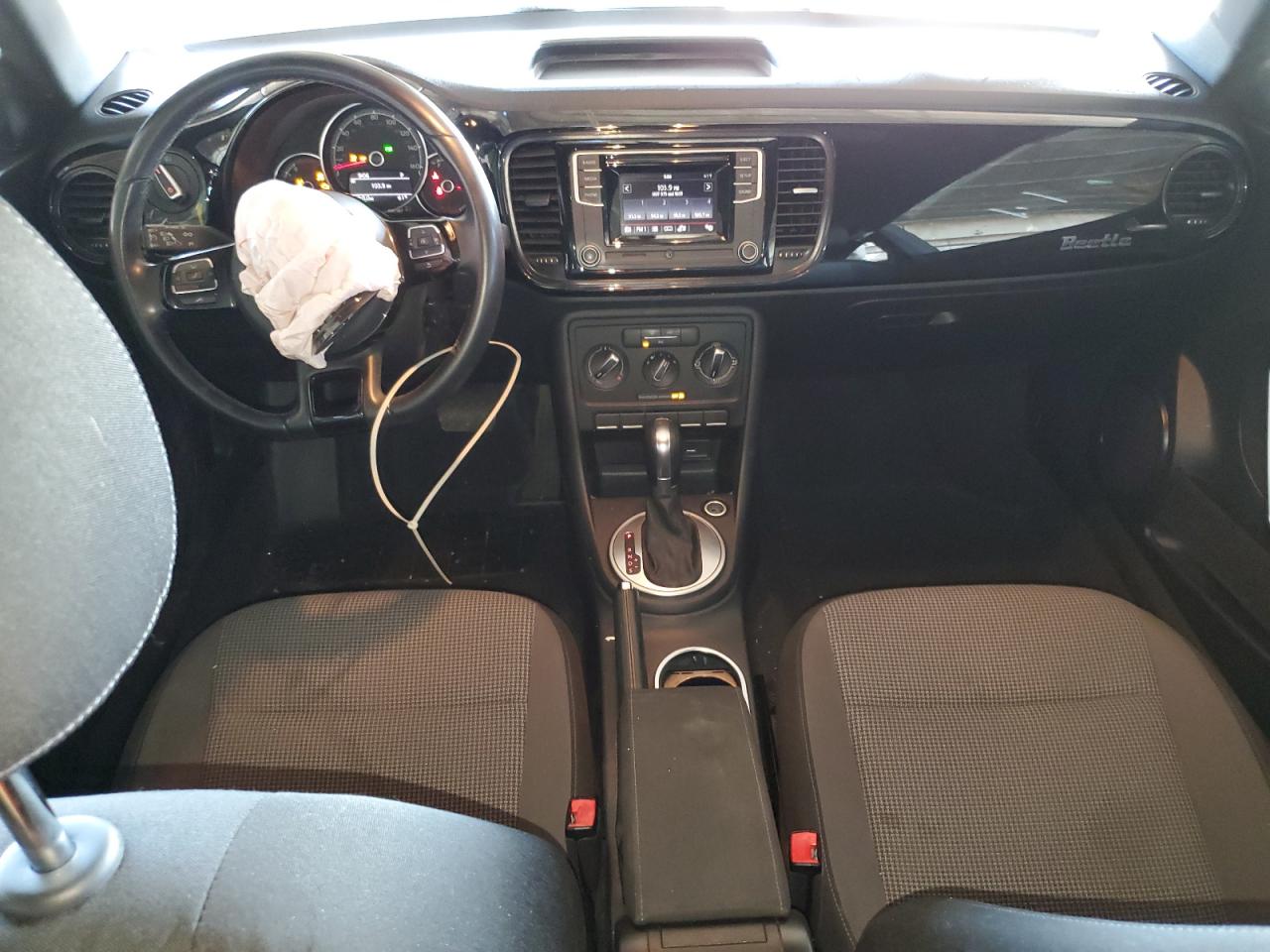 2019 Volkswagen Beetle - Image 8