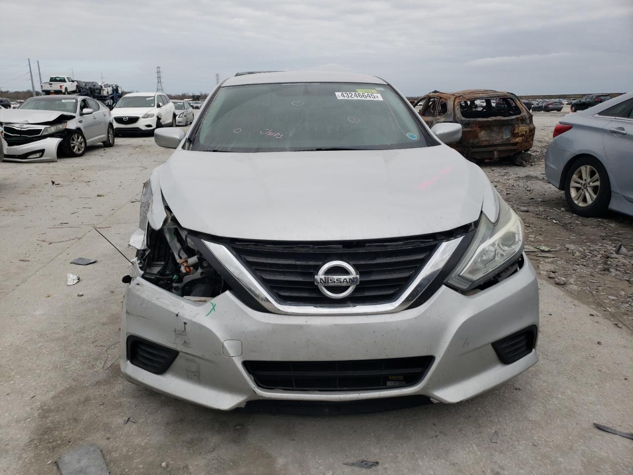 2017 Nissan Altima - Image 5