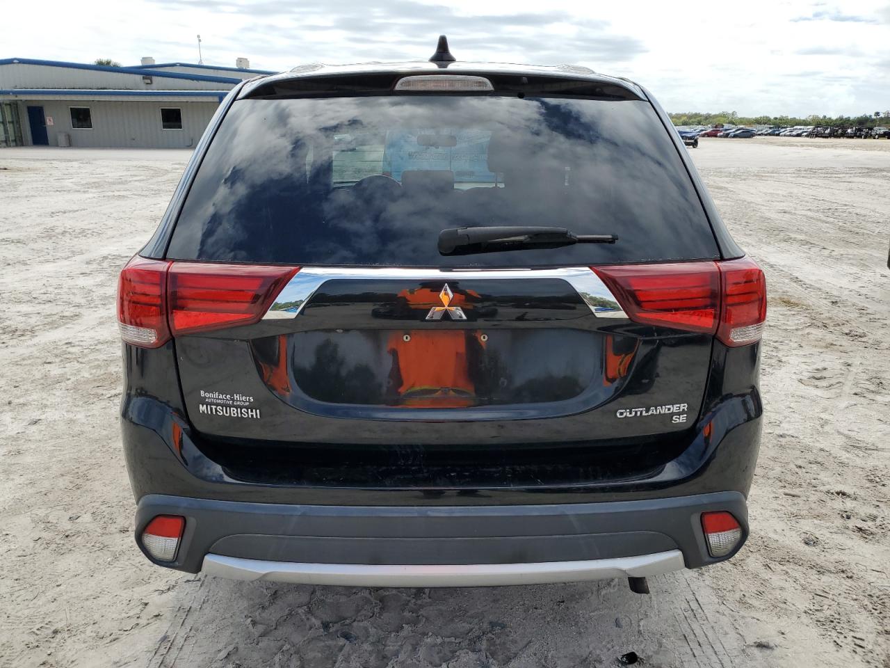 2017 Mitsubishi Outlander - Image 6