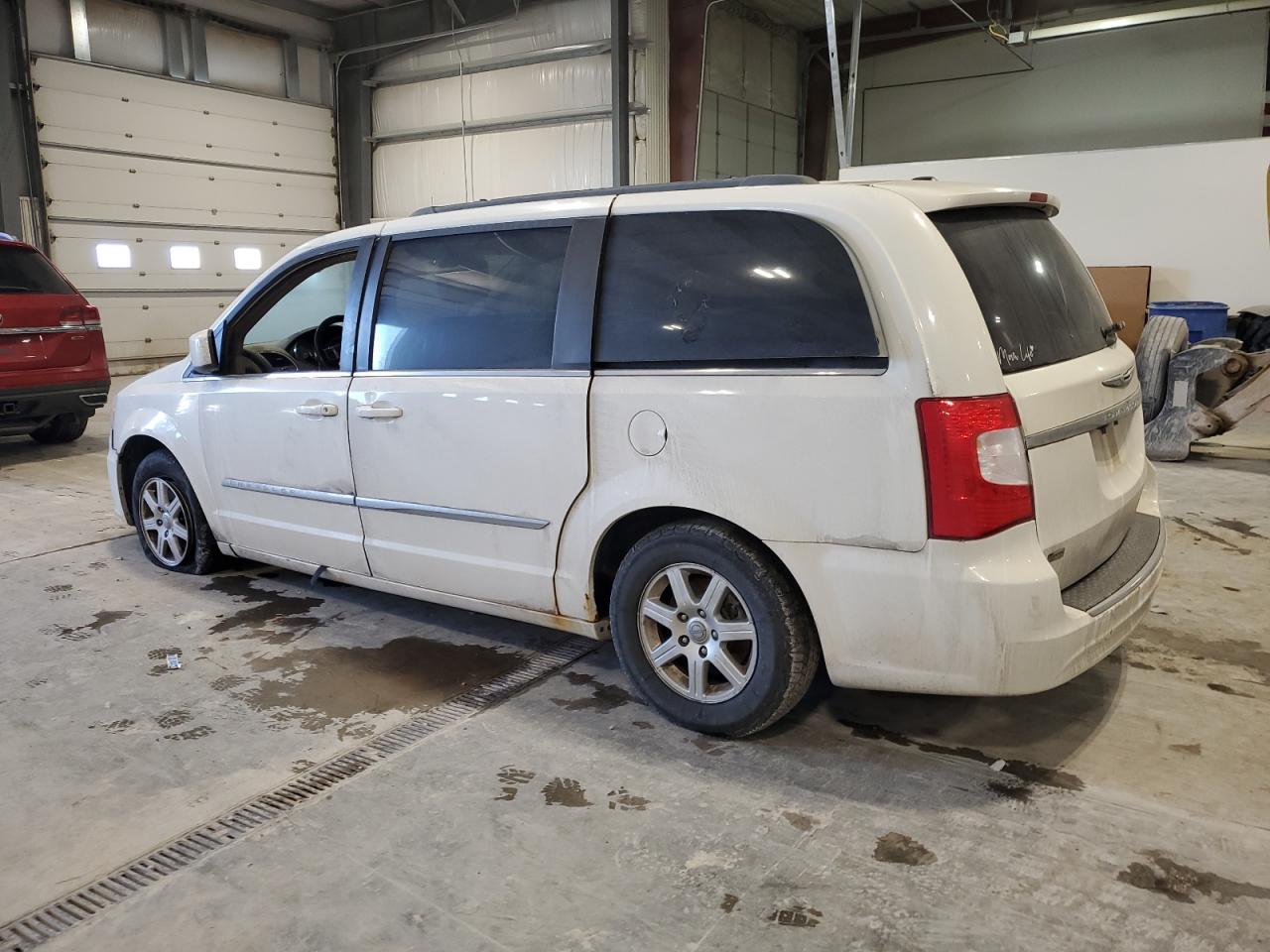 2013 Chrysler Town & Country - Image 2