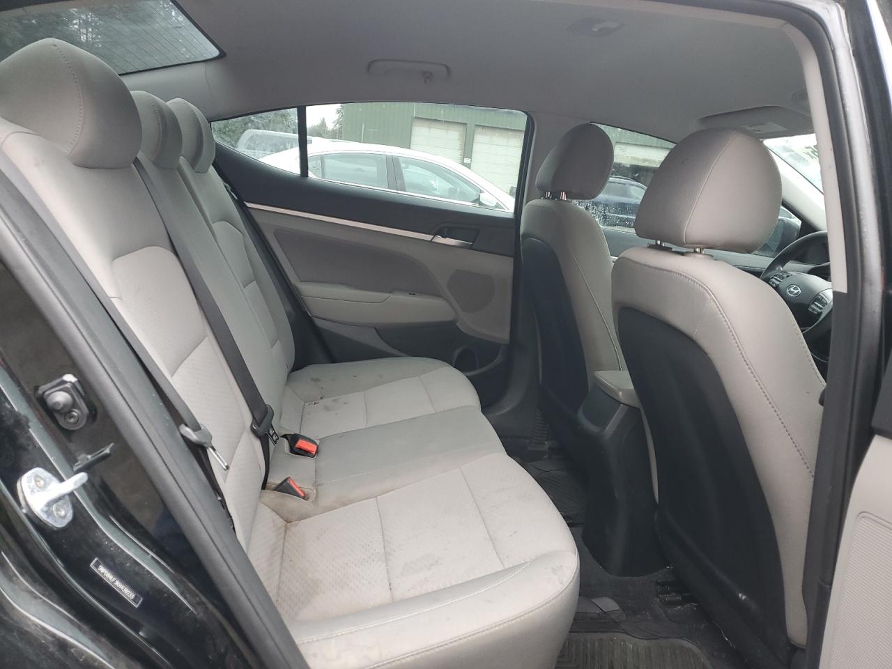 2019 Hyundai Elantra - Image 10