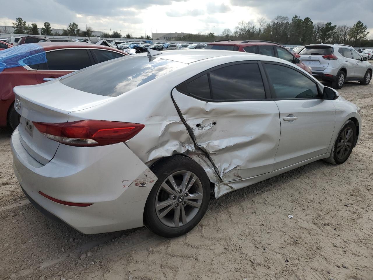 2017 Hyundai Elantra - Image 3