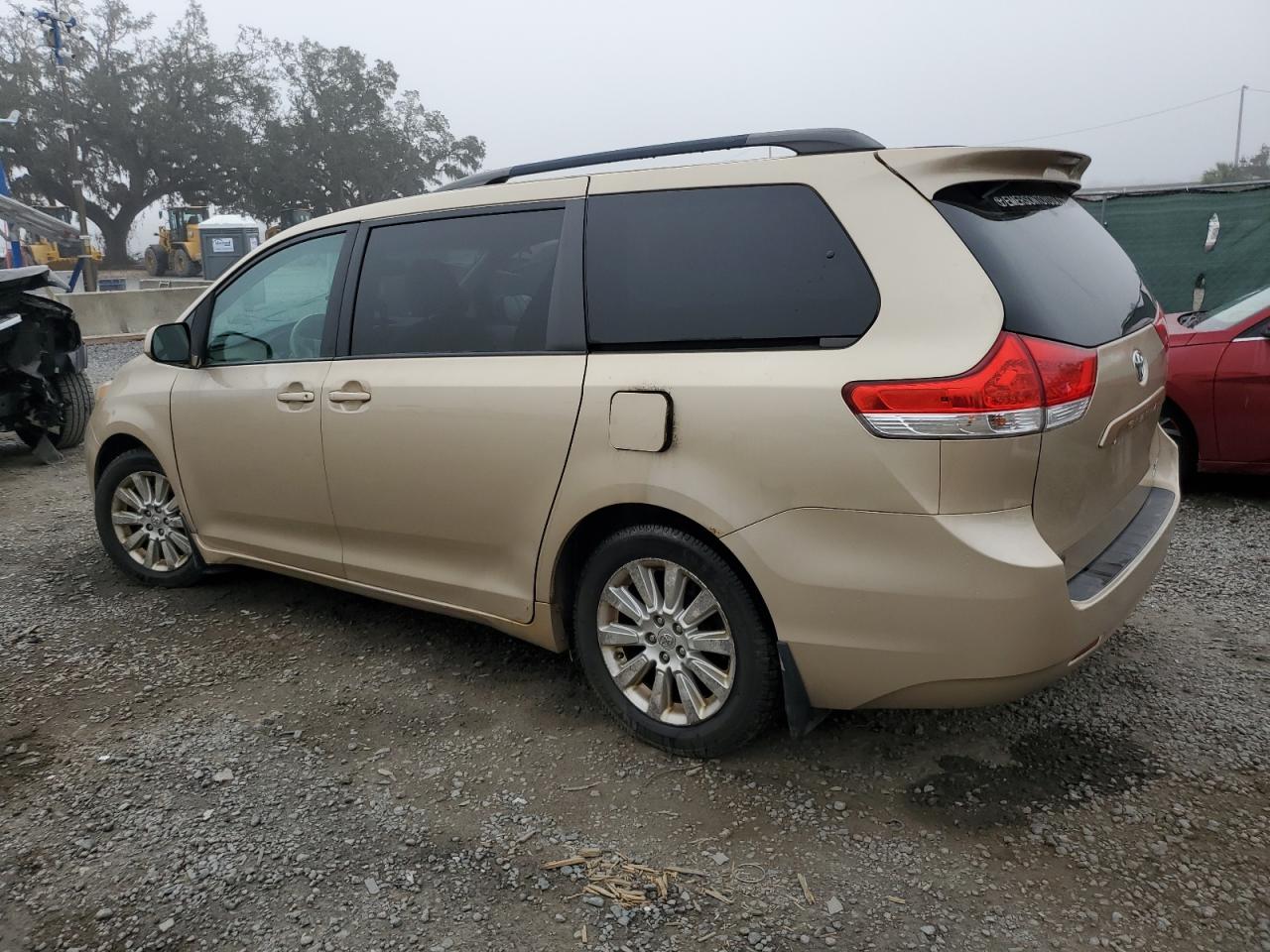 2011 Toyota Sienna - Image 2