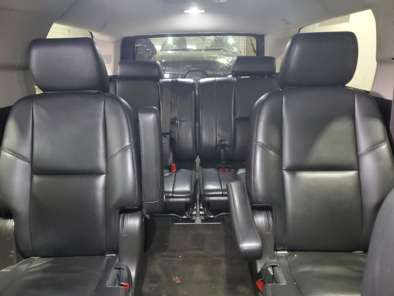 2014 Chevrolet Suburban - Image 10